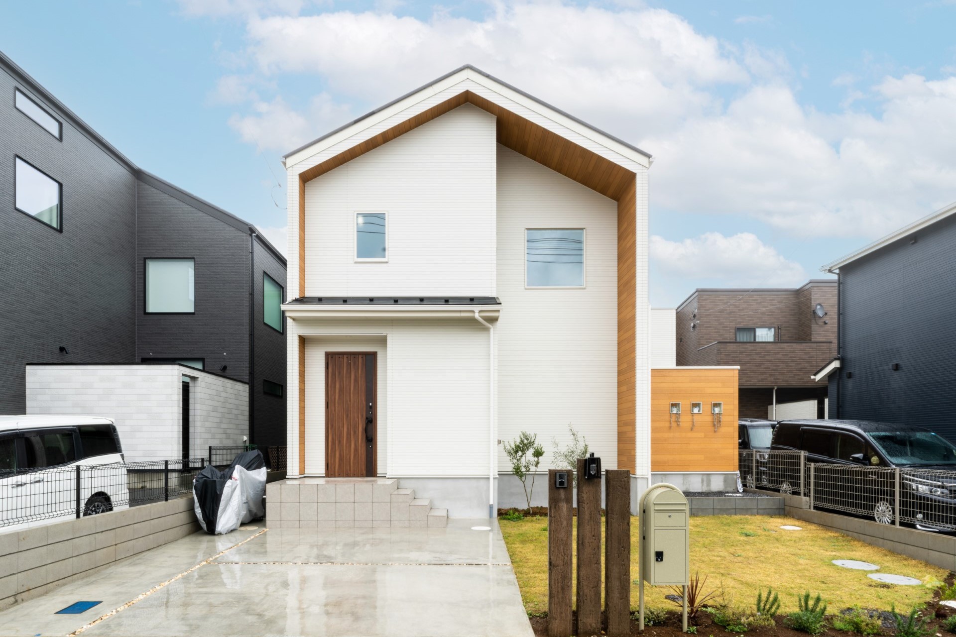 吹抜けの光が家族を穏やかに照らす一邸