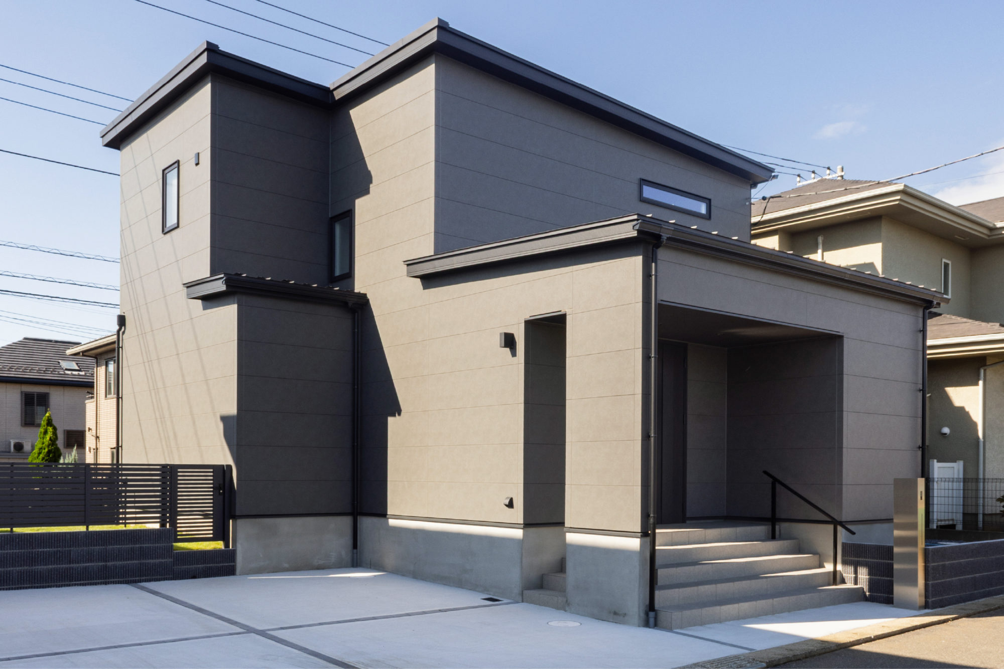 ミニマルな美と、 愛犬との豊かな時間を叶える一邸