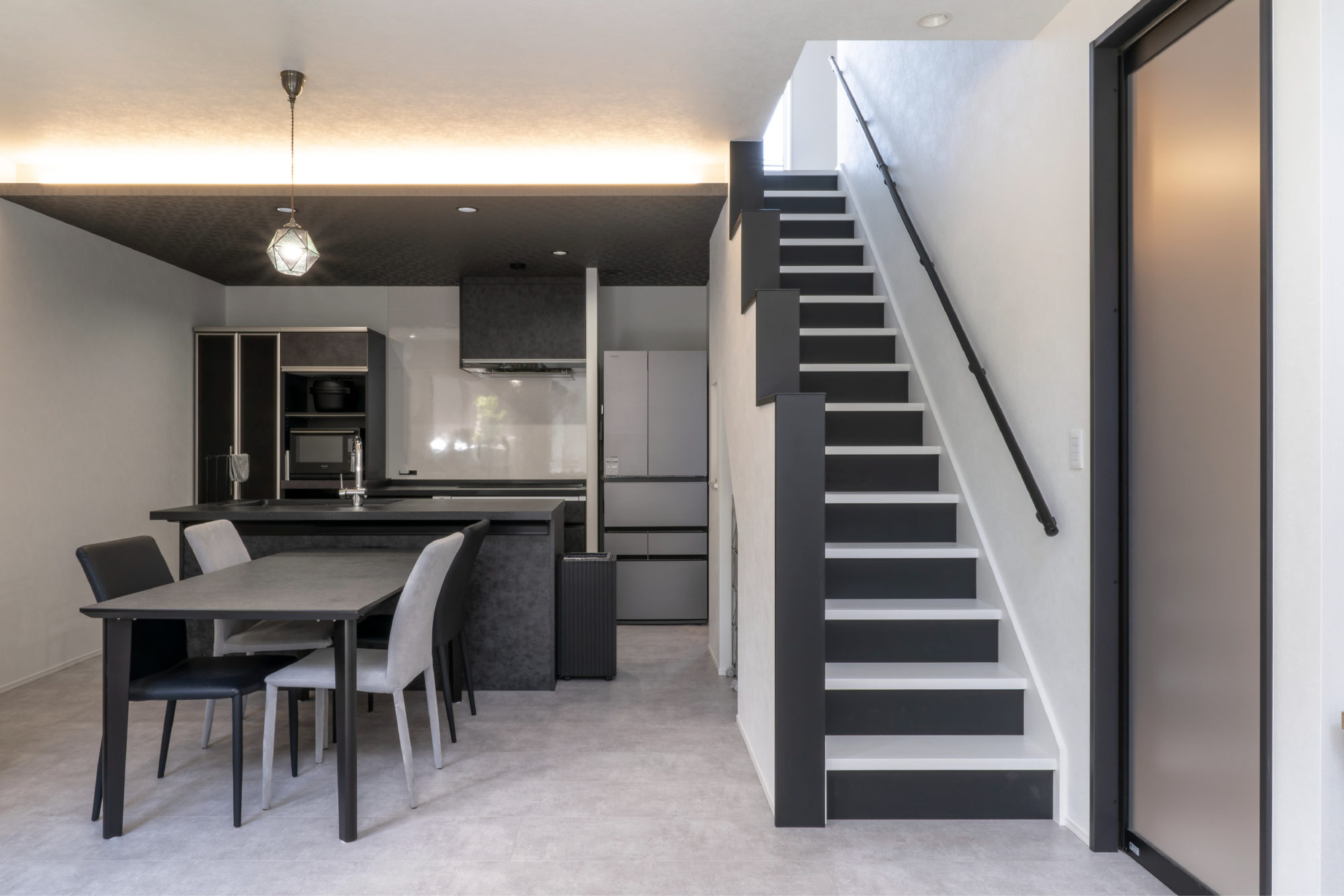 機能的かつ洗練された一邸