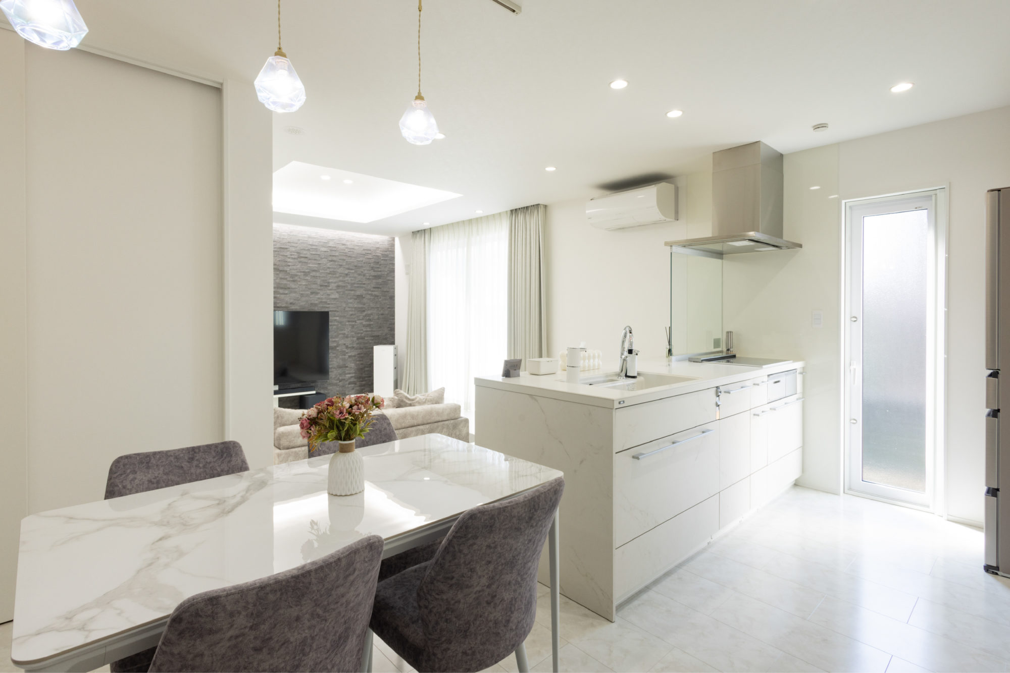 ミニマルな美と、 愛犬との豊かな時間を叶える一邸